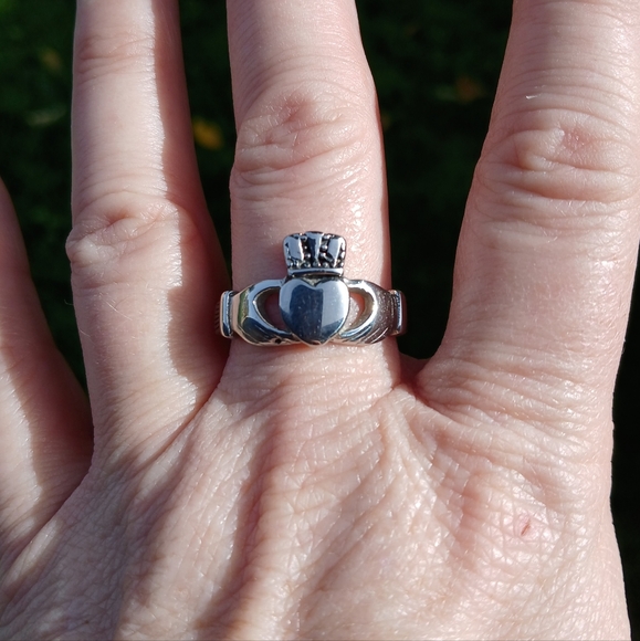 New Men's Silver Claddagh Ring. - Picture 11 of 11